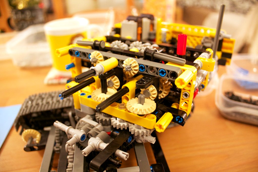 Lego 8043 excavator rear cab added to central chassis