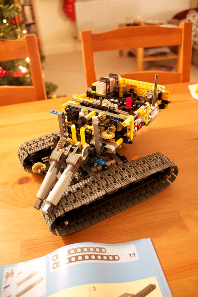 Lego 8043 excavator front two pistons added