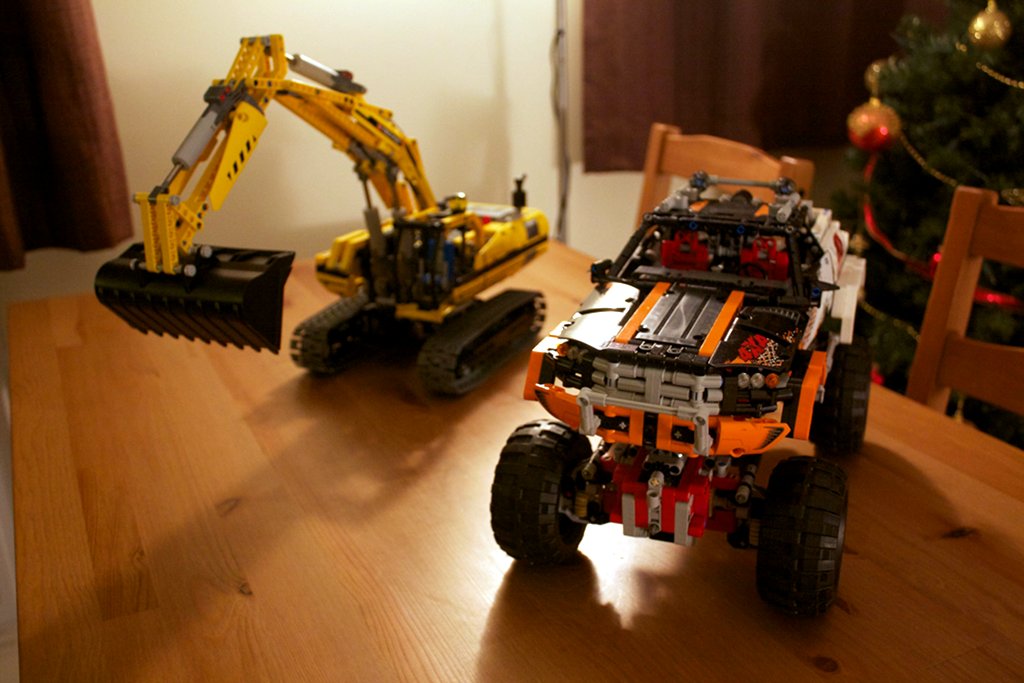 Lego 8043 excavator and Lego 9398 4x4 crawler comparison