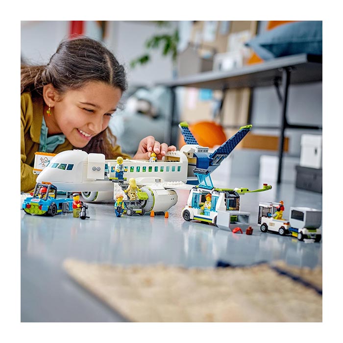 LEGO City Passenger Airplane 913 PCS Mind Games Canada