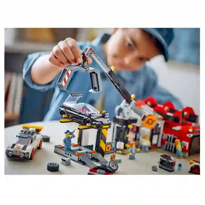 LEGO City Scrapyard With Cars 871 Pieces
