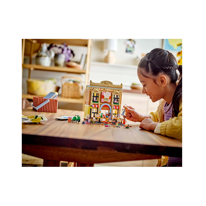 LEGO Friends Restaurant and Cooking School 896 Pieces