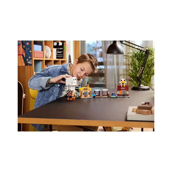 LEGO Minecraft The Ghast Balloon Village Attack 555 Pieces