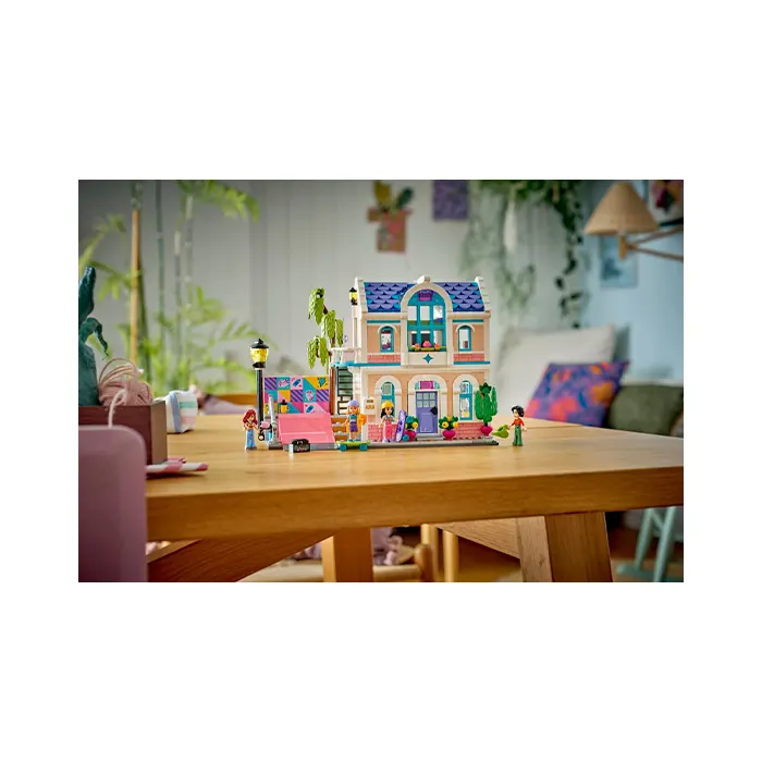 LEGO Friends Liann’s Family House 949 Pieces