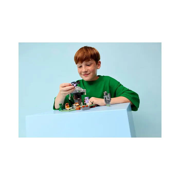 LEGO Minecraft The Pale Garden 243 Pieces