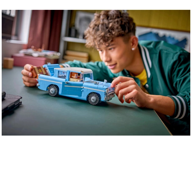 LEGO Harry Potter™ Enchanted Flying Ford Anglia™ 868 Pieces