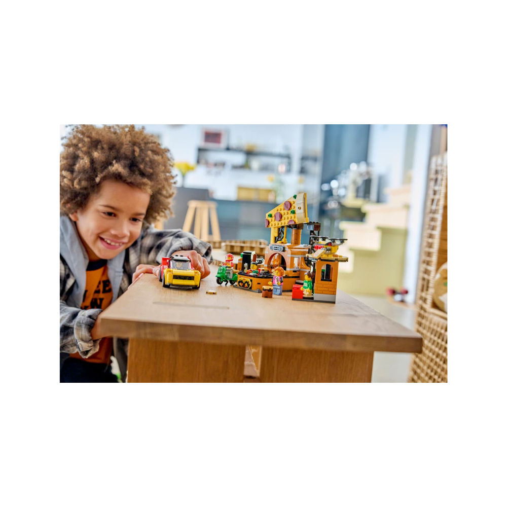 LEGO City Pizza Delivery Experience with Vehicles 494 Pieces