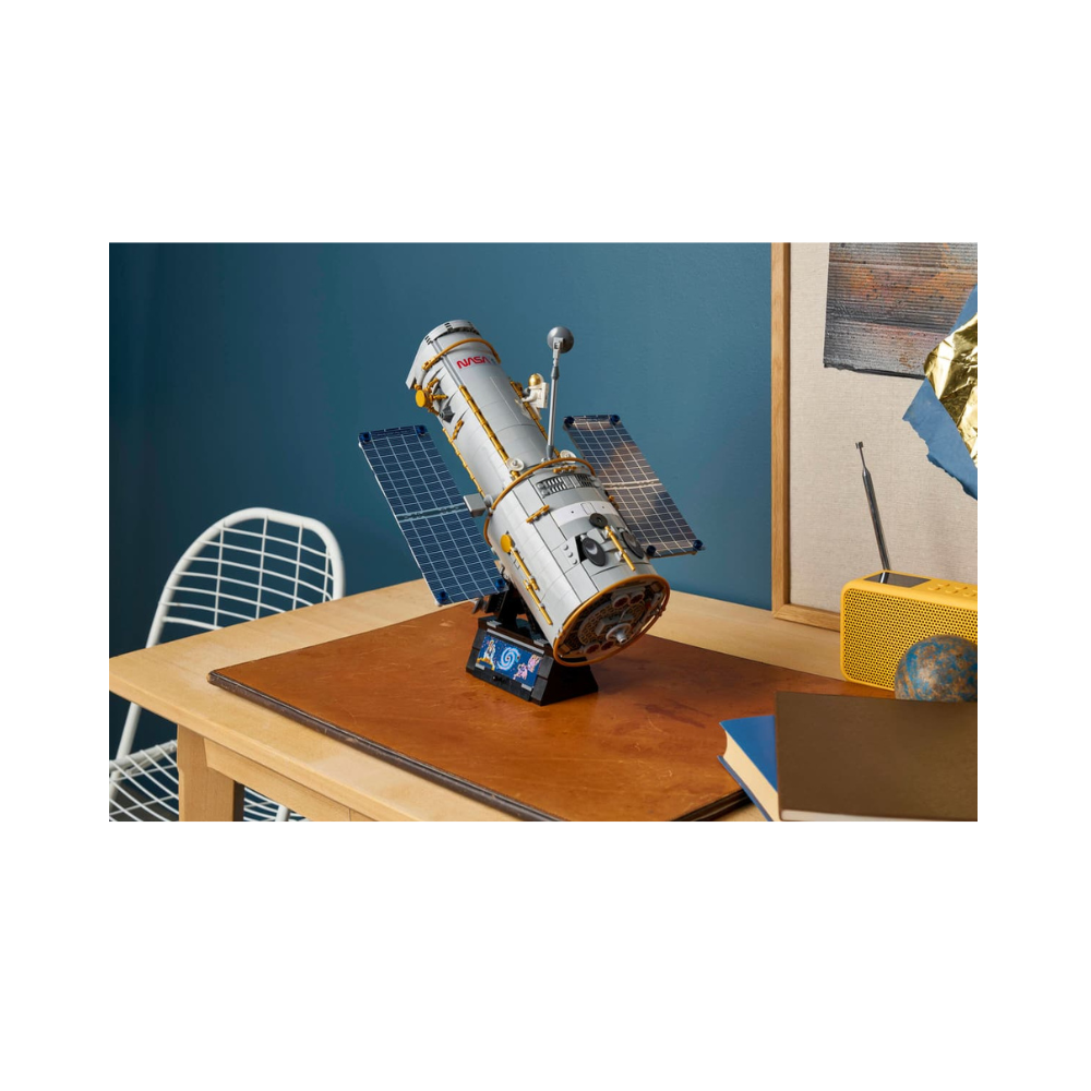 LEGO Icons Hubble Space Telescope 1252 Pieces