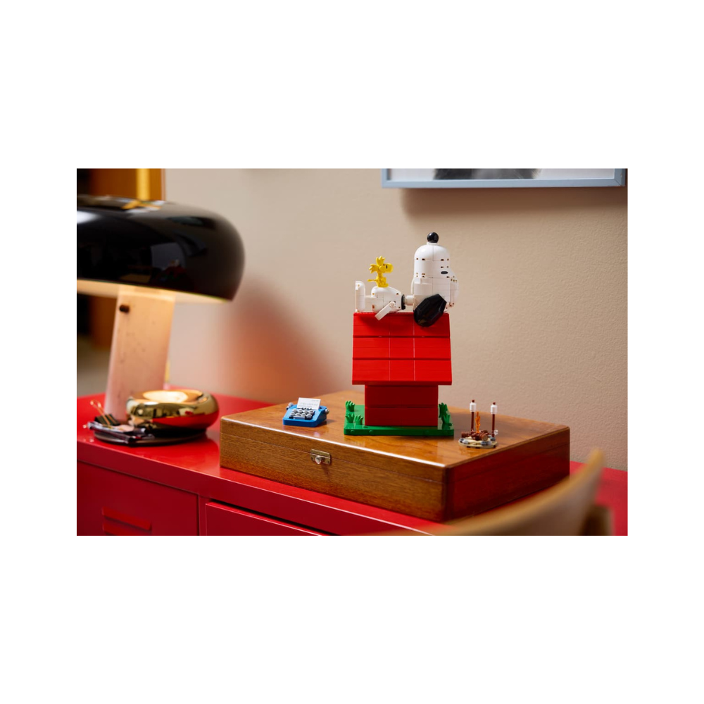 LEGO Ideas Peanuts: Snoopy’s Doghouse 964 Pieces