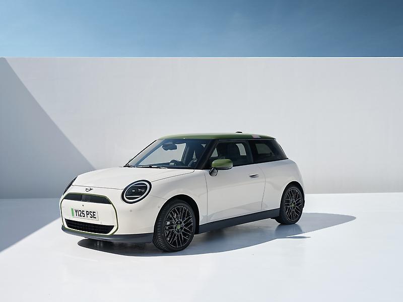 MINI Paul Smith Edition - Inspired White