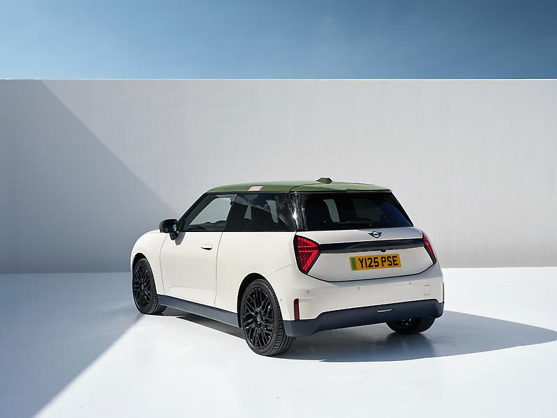 MINI Paul Smith Edition - Inspired White