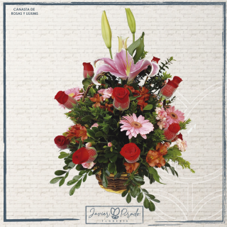 CANASTA 12 ROSAS CON LILIUMS Y GERBERAS