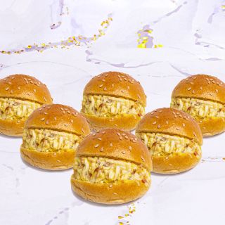 petit pan con huevo y tocino