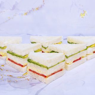 triplecito palta tomate huevo