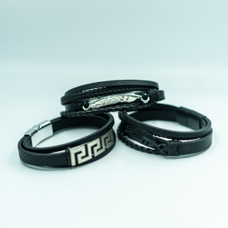 Pulsera Cuero Triple diseño (Pluma plateada, Pluma negra y Acero negro)