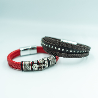 Pulsera Cuero Triple diseño trenzado con broche(Cuero trenzado cruz rojo, marron trenzado y marron con puntos plateados)