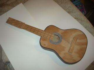 GUITARRITA DE MADERA CHICO