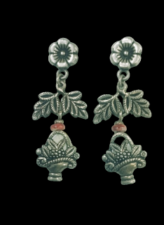 ARETES FLOR Y CANASTA DE FRUTAS