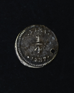 Moneda de plata Perú 1/4 real 1837 Lima con hueco