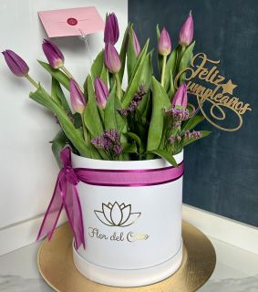 SOMBRERERA CON TULIPANES