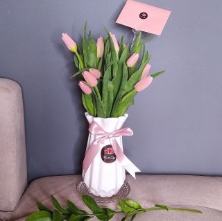 FLORERO ESPECIAL DE TULIPANES