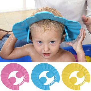 Visera de baño para bebés para evitar ingreso de agua a sus ojos. Código producto 100026