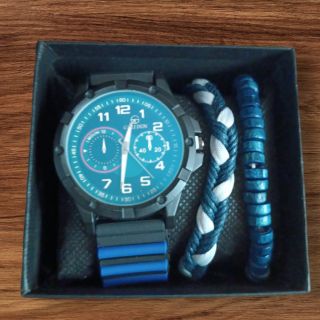 Reloj en cajita con 2 pulseras ideal para regalo