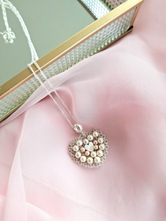 Dije corazón perlas