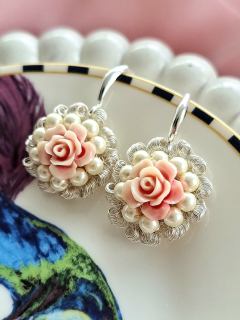 Aretes rositas rosadas