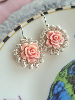 Aretes rositas simple