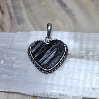 Dije Corazón Turmalina negra