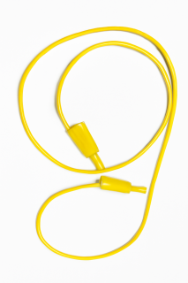 BANANA AISLADO MACHO 4MM  AMARILLO , 20A - 24A 1000V AC/DC CAT II-III CON TOMA (1 METRO)