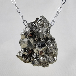 Precioso colgante de cristal natural de pirita