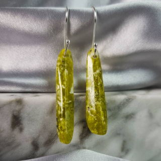 Aretes Lizardita – Formas Libres Pulidas