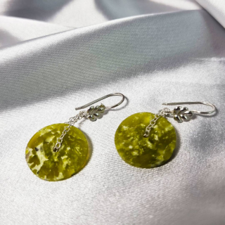 Aretes Órbita en Cadena de plata con Lizardita de Noruega