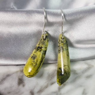 Aretes Serpentinita – Formas Libres Pulidas