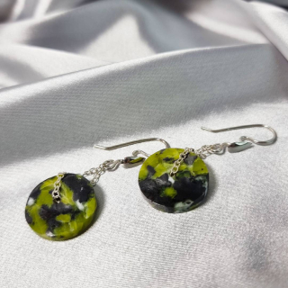 Aretes Órbita en Cadena de plata con Lizardita de Noruega