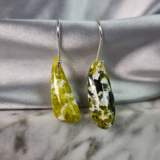 Aretes Lizardita – Formas Libres Pulidas