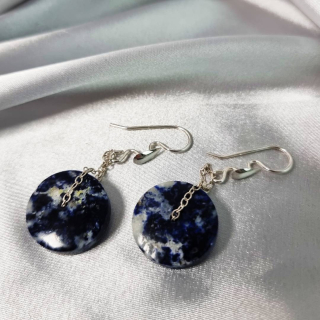 Aretes Orbita – Lápiz lazuli en cadena