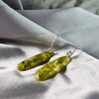 Aretes Lizardita – Formas Libres Pulidas