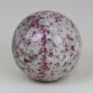 Esferas talladas de piedra 