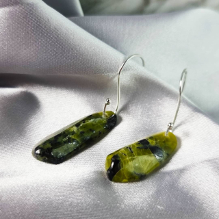 Aretes Lizardita – Formas Libres Pulidas