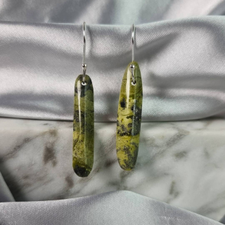 Aretes Serpentinita – Formas Libres Pulidas