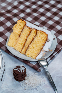 PORCIÓN  DE TRES LECHES DE COCO RON