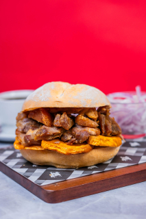 SANDWICH DE CHICHARRON