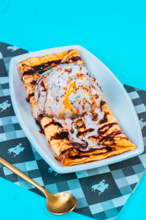 PANQUEQUE CON HELADO