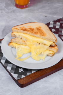 SANDWICH DE QUESO