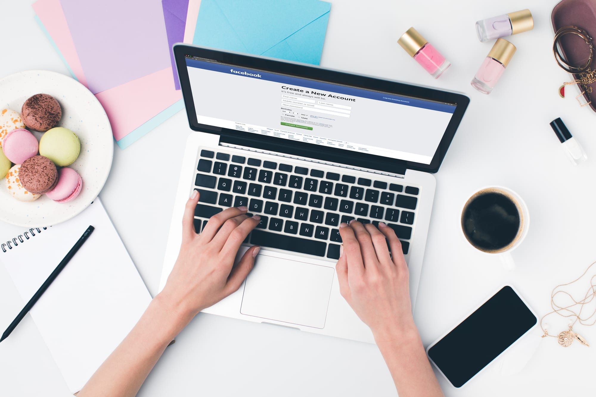 Facebook Ads - trabalhando no computador