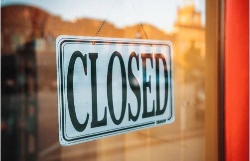 Como excluir empresa do Google Meu Negócio: imagem de uma vitrine com a placa escrito: closed
