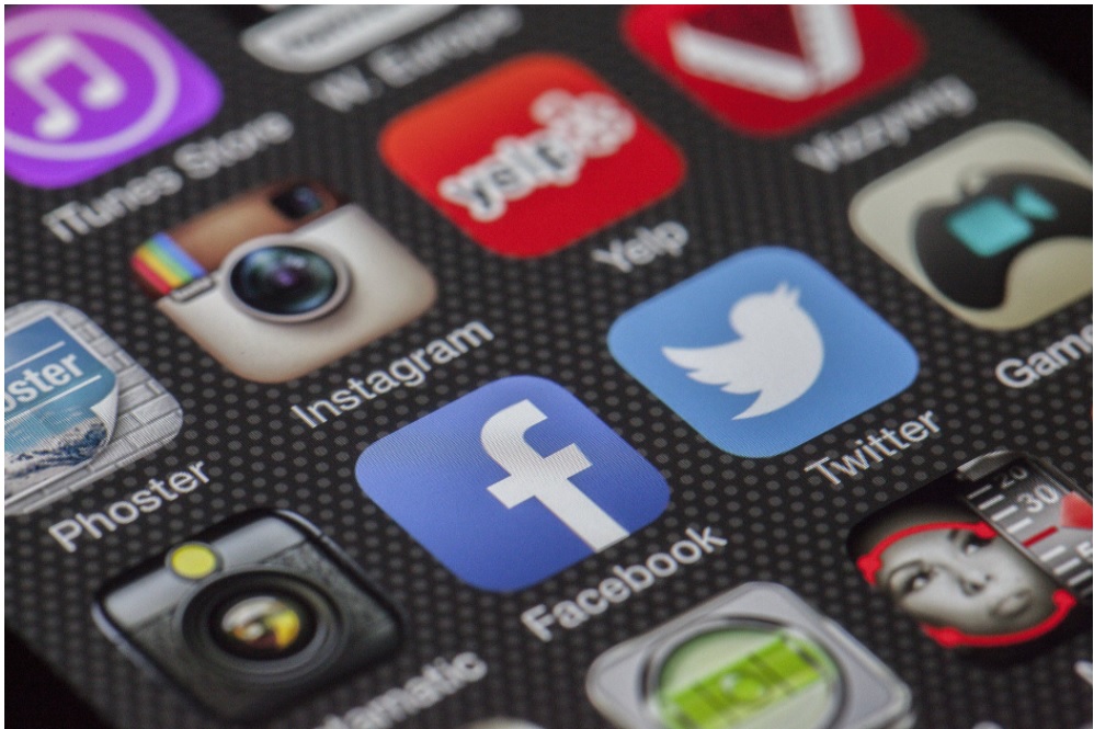 Producao de conteudo para redes sociais header: é uma imagem que mostra os ícones das redes sociais twitter, instagram, facebook, pintrest.